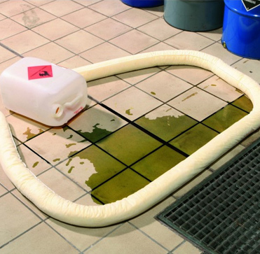 Absorbentes Industriales: Clave para la Gestión de Derrames y la Seguridad Ambiental